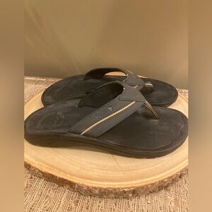 Olukai KIA'I II HLA Flip Flops Sandals Slides Gray/Black Men's 9‎